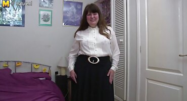 sex mở bài hoang dã Carmela ly hợp quan hệ tình dục với nhân viên mát-xa có vòi phimsexsub nước lên đến đầu gối của cô.